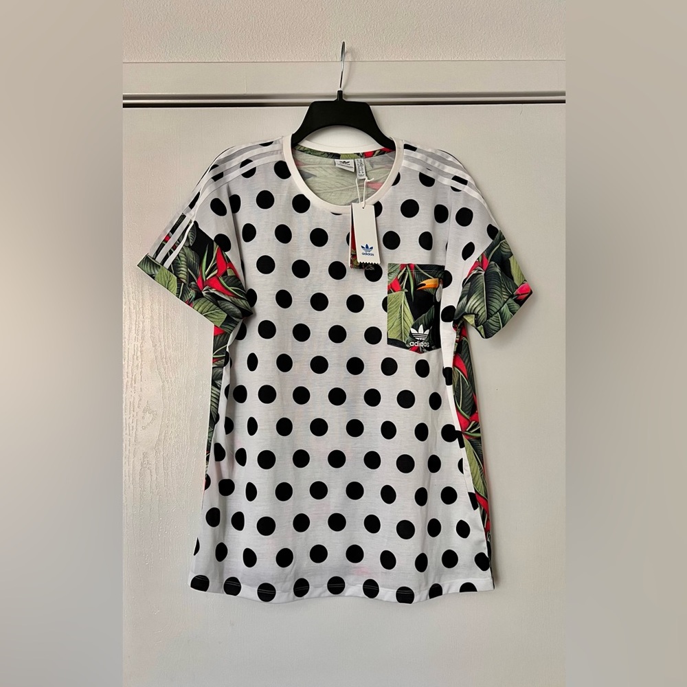 New with tag Adidas T shirt size XS, Brazilian patterns
